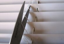 Hun tager en saks og klipper i sine persienner – men resultatet efter næste trin er genialt! I dag viser vi dig et geni-trick til dit værelse.